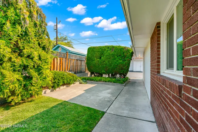 $150,000 | 215 North 42nd Avenue, Yakima, WA 98908
