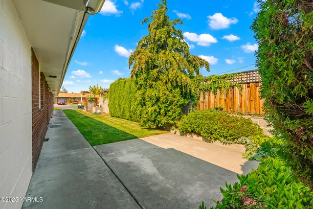 $150,000 | 215 North 42nd Avenue, Yakima, WA 98908