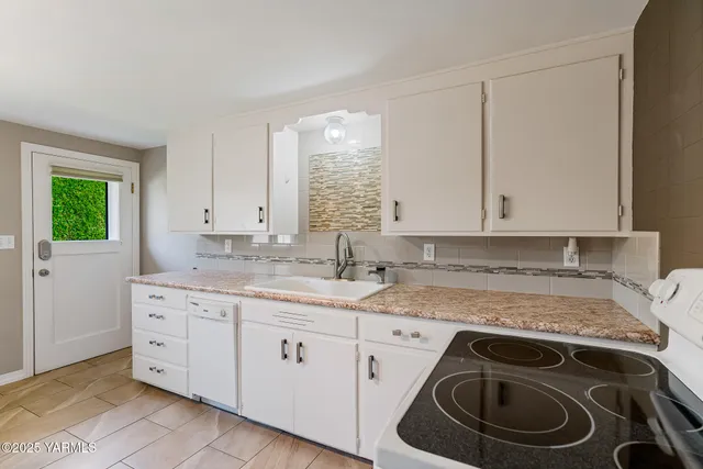 $150,000 | 215 North 42nd Avenue, Yakima, WA 98908