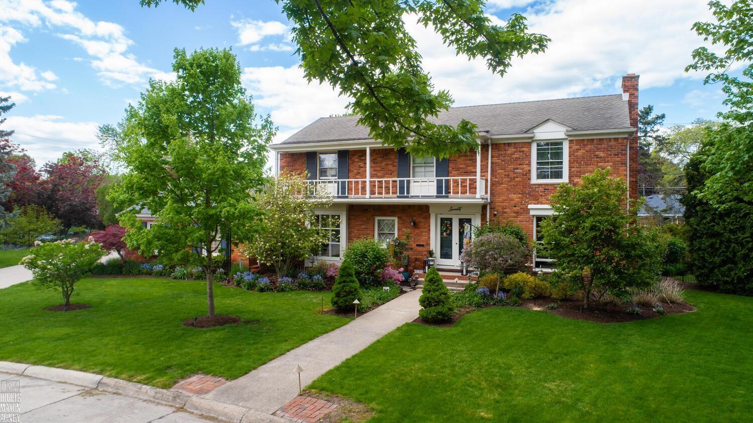 70 North Duval Road Grosse Pointe, MI 48236 - Photo 1 of 55 50142048-548c7ef6-8b07-42cf-855e-a68999389684.JPG