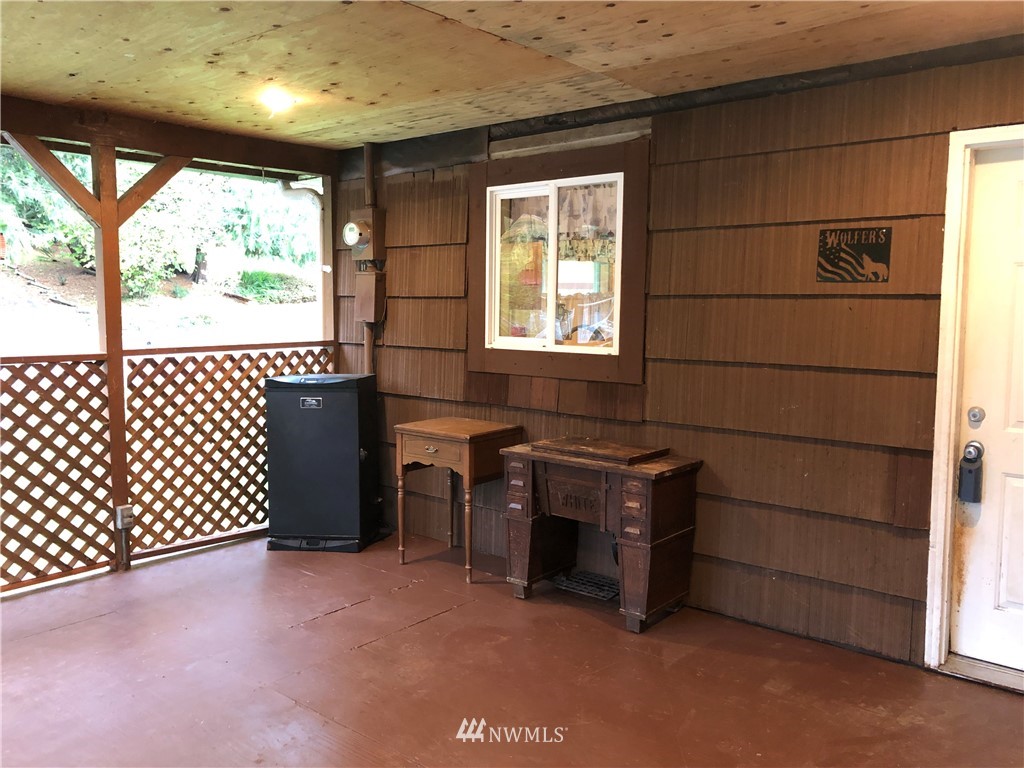 17706 Butler Road Snohomish, WA 98290 - Photo 3 of 22 an empty room with windows