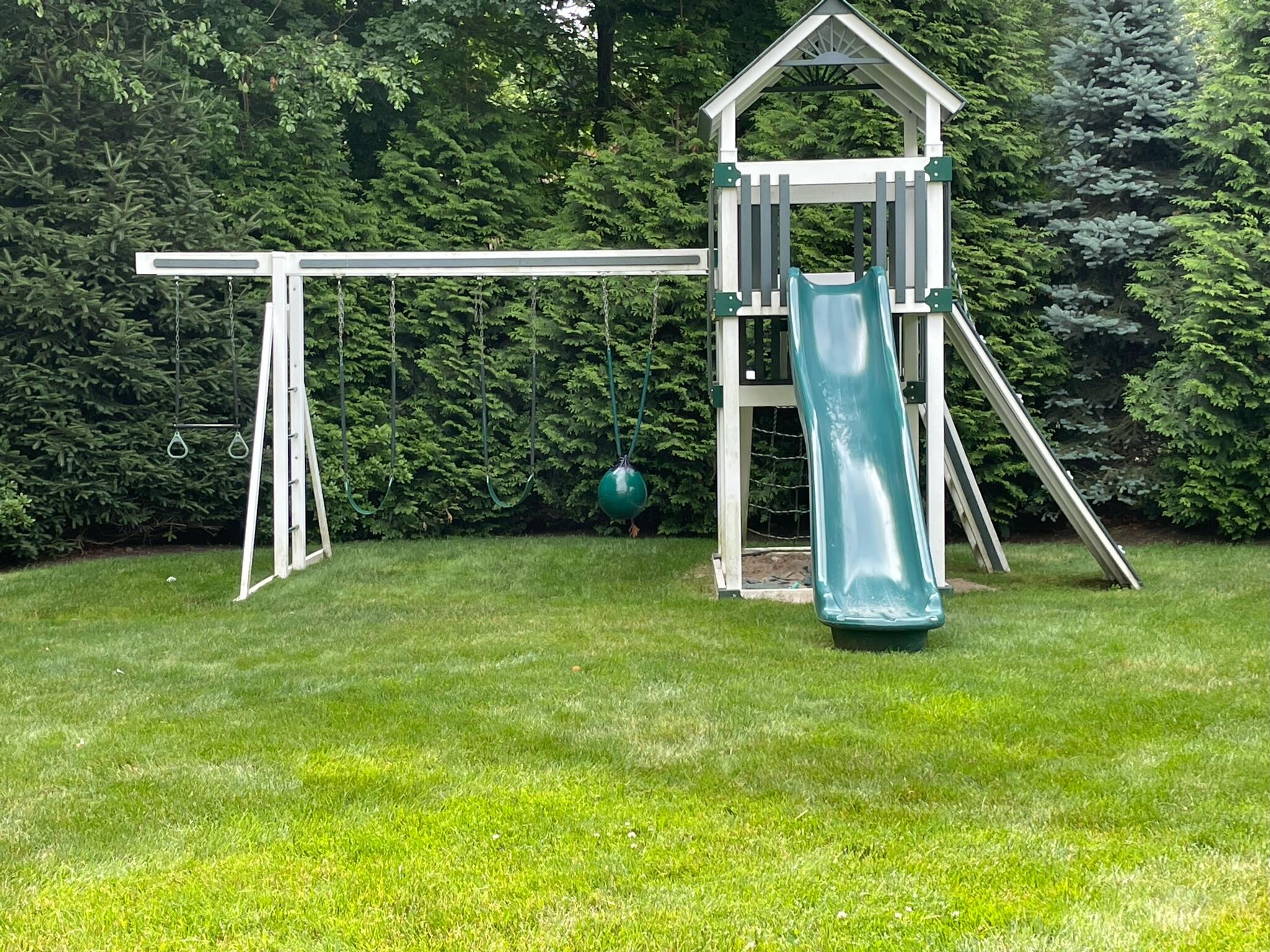 10 Wakeman Road Darien, CT 06820 - Photo 31 of 38 a front view of a house with a yard