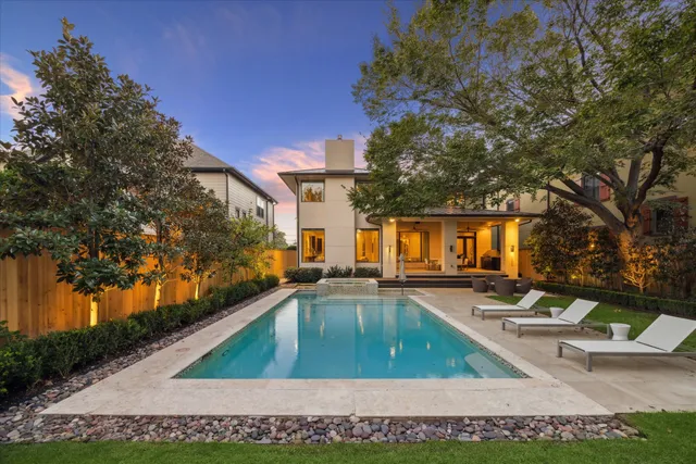 a view of a house with backyard and a tree