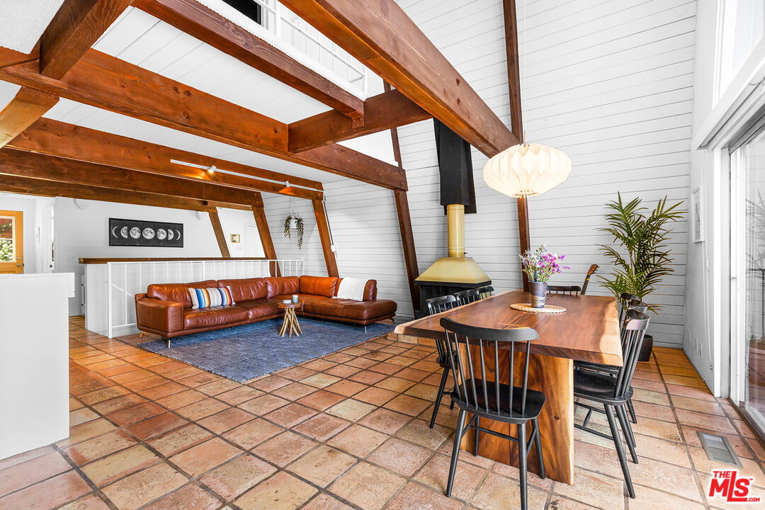 23644 Valley View Road Calabasas, CA 91302 - Photo 8 of 33 Gallery Image 8