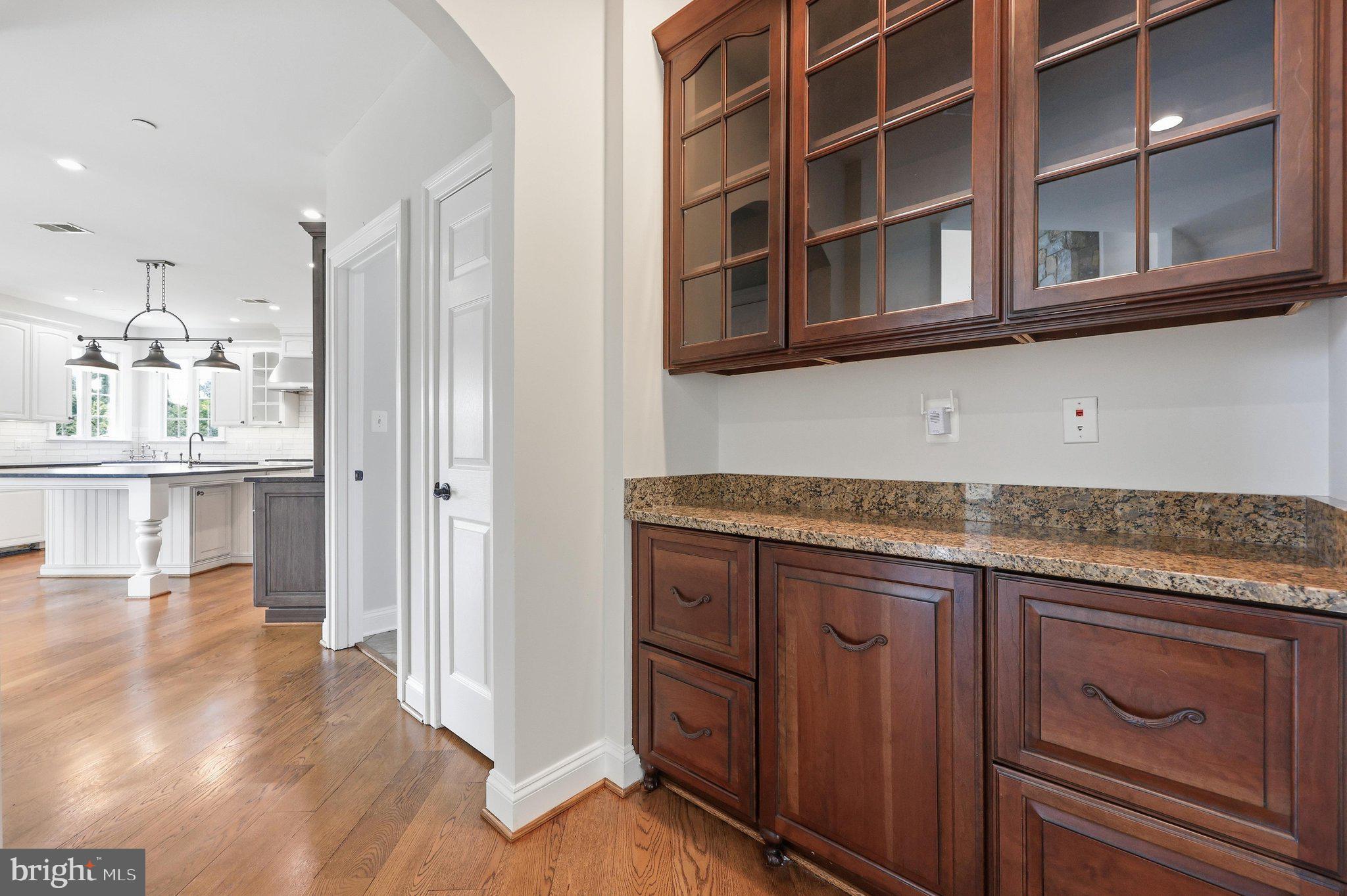 19014 Beallsville Road Poolesville, MD 20837 - Photo 16 of 83 Butler's Pantry