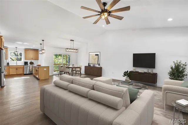 $310,000 | 211 Easy Street, De Soto, MO 63020