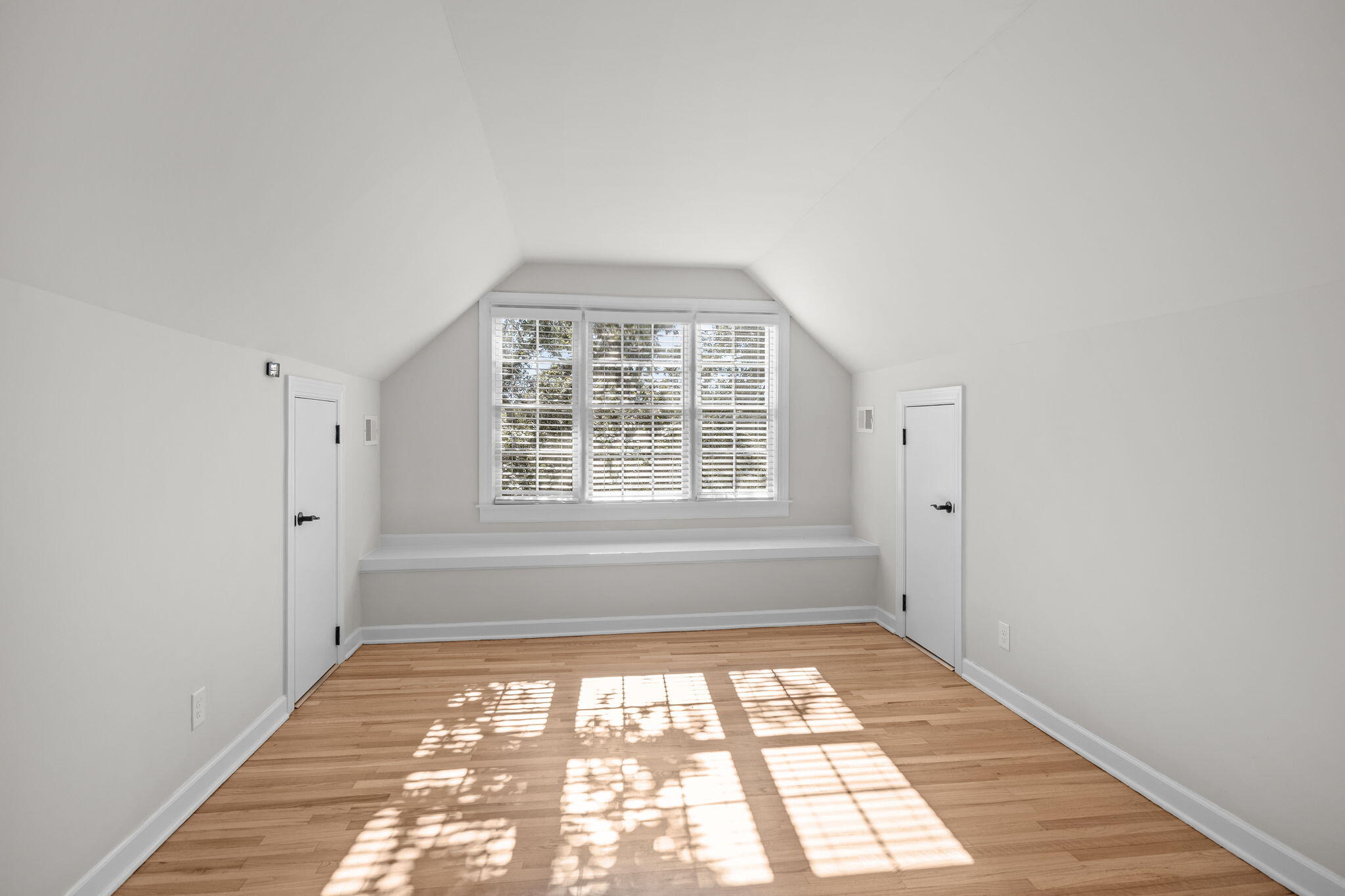 12 Elliott Street, Unit A Charleston, SC 29401 - Photo 22 of 52 24-web-or-mls-470A7769