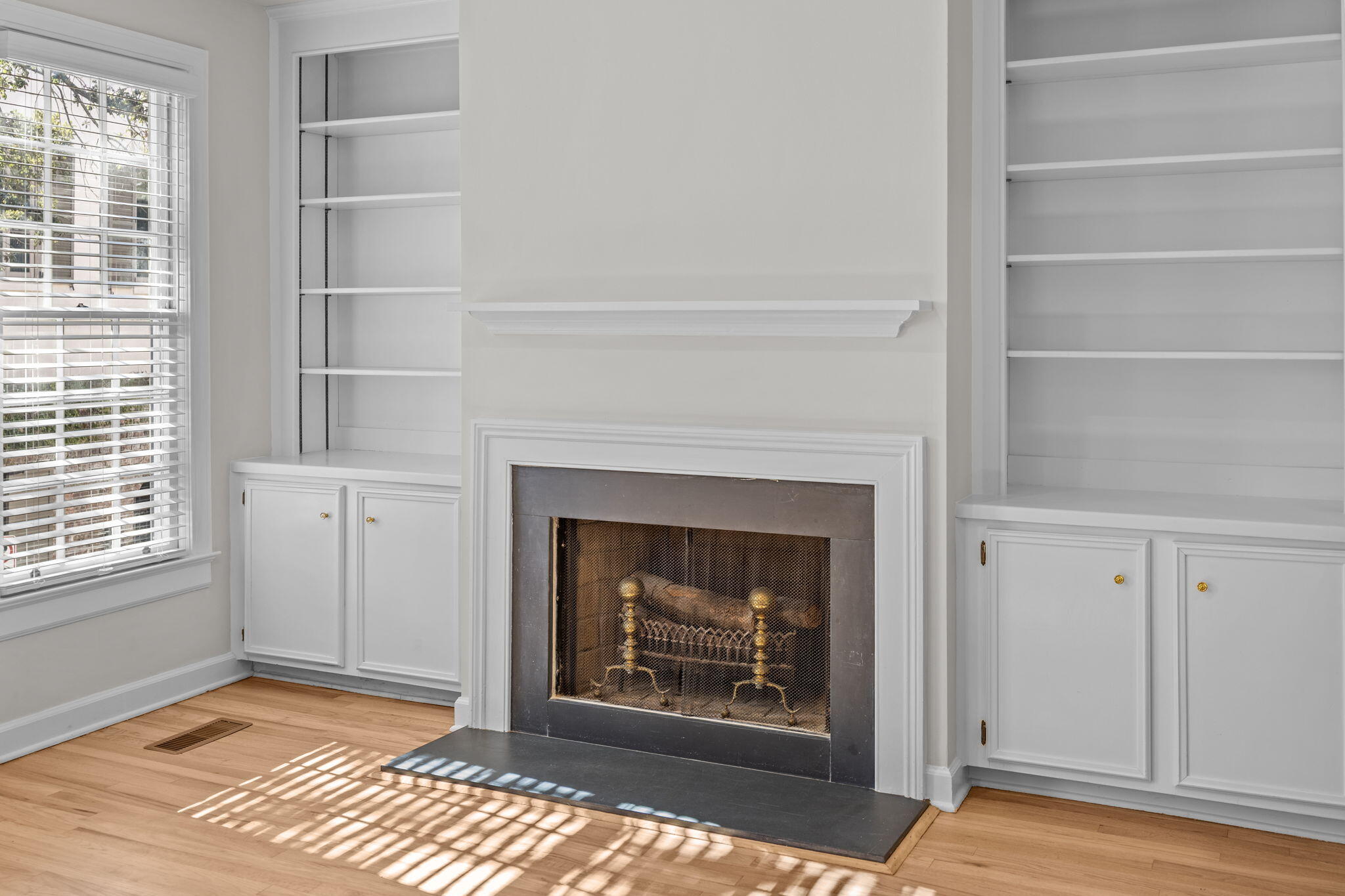 12 Elliott Street, Unit A Charleston, SC 29401 - Photo 27 of 52 29-web-or-mls-470A7784