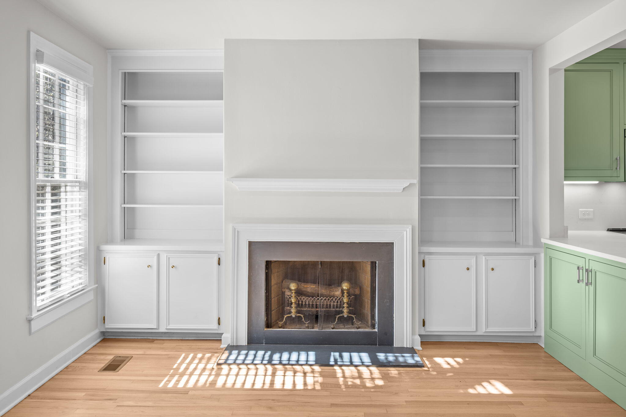 12 Elliott Street, Unit A Charleston, SC 29401 - Photo 4 of 52 6-web-or-mls-470A7715