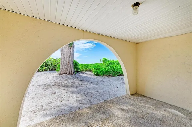 a street sign on the side of a road