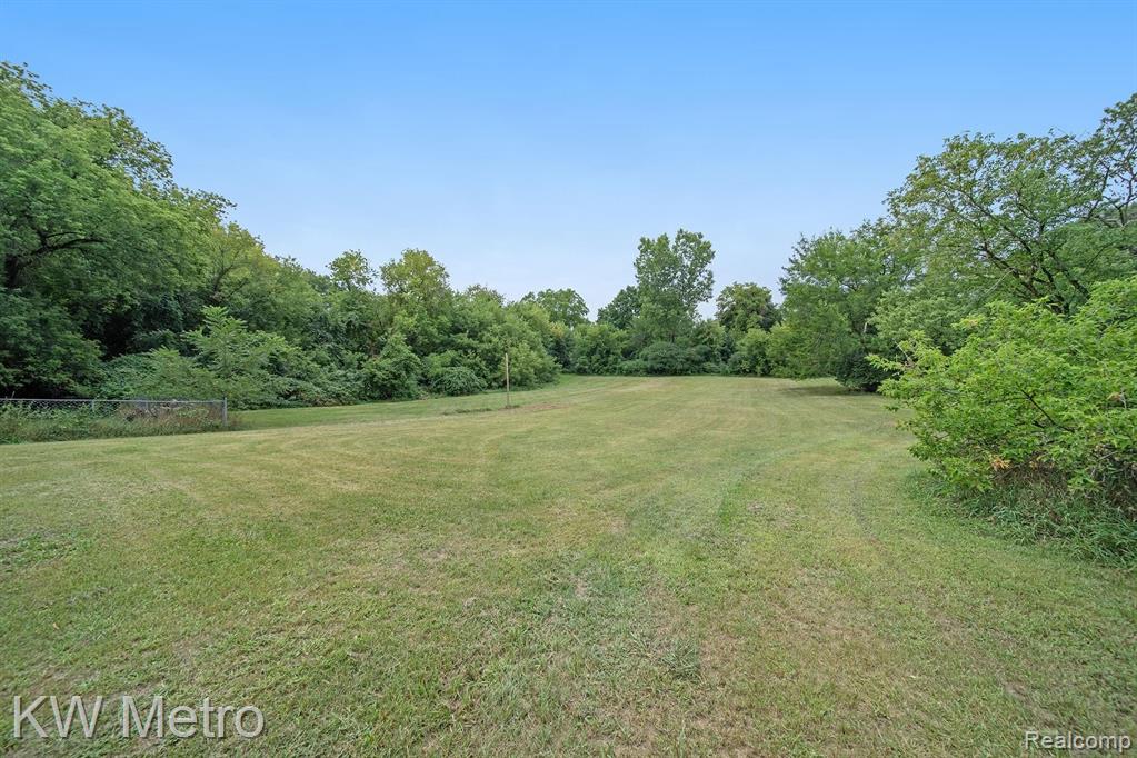 2864 Grant Road Rochester Hills, MI 48309 - Photo 25 of 39