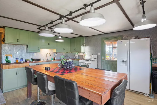 $325,000 | 1521 North 2284 East, Rogerson, ID 83302