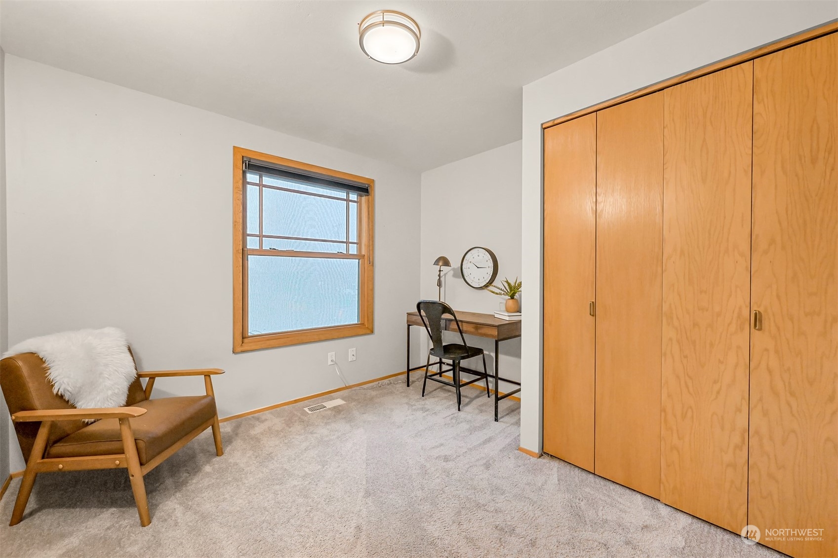 2400 View Ridge Drive Bellingham, WA 98229 - Photo 23 of 39 a view of a livingroom with furniture and lounge chair