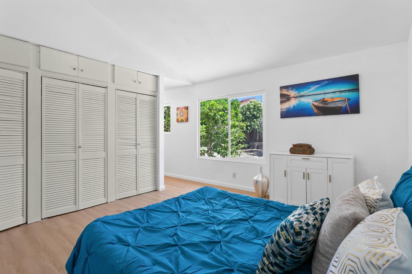 2962 Tuers Road San Jose, CA 95121 - Photo 20 of 38 a bedroom with a bed and a window