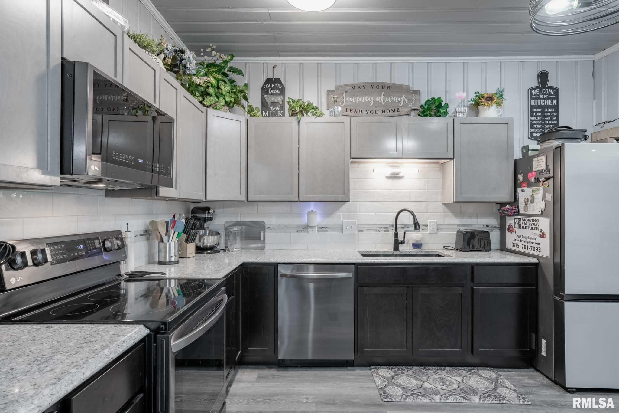 3235 Crossroad School Road Eldorado, IL 62930 - Photo 14 of 68