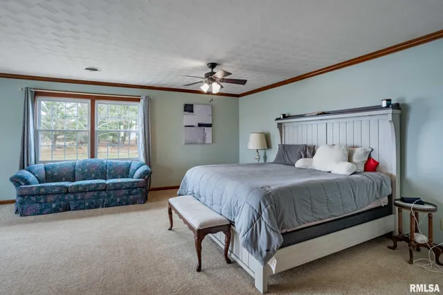 $390,000 | 3235 Crossroad School Road, Eldorado, IL 62930