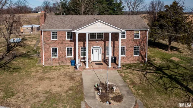 $390,000 | 3235 Crossroad School Road, Eldorado, IL 62930