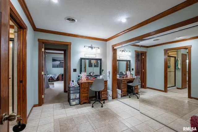 $390,000 | 3235 Crossroad School Road, Eldorado, IL 62930