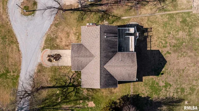 $390,000 | 3235 Crossroad School Road, Eldorado, IL 62930