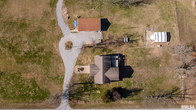 $390,000 | 3235 Crossroad School Road, Eldorado, IL 62930
