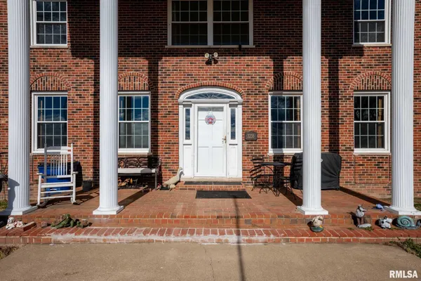 $380,000 | 3235 Crossroad School Road, Eldorado, IL 62930