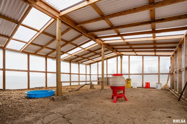 $390,000 | 3235 Crossroad School Road, Eldorado, IL 62930