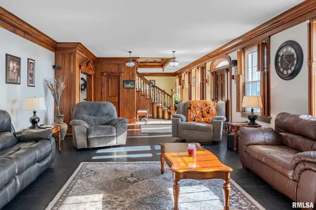 $390,000 | 3235 Crossroad School Road, Eldorado, IL 62930