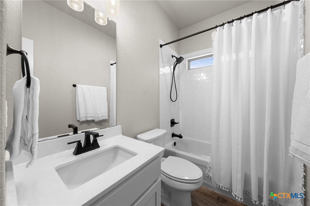 1121 Spring Terrace Loop Temple, TX 76502 - Photo 7 of 28 Guest Bathroom