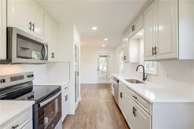 $379,000 | 3320 North Mohawk Lane, Kansas City, MO 64116