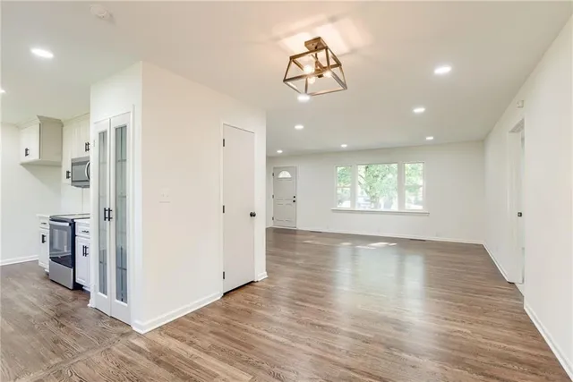 $379,000 | 3320 North Mohawk Lane, Kansas City, MO 64116