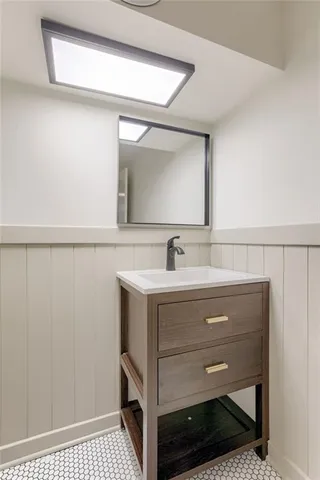 $379,000 | 3320 North Mohawk Lane, Kansas City, MO 64116