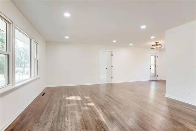 $379,000 | 3320 North Mohawk Lane, Kansas City, MO 64116