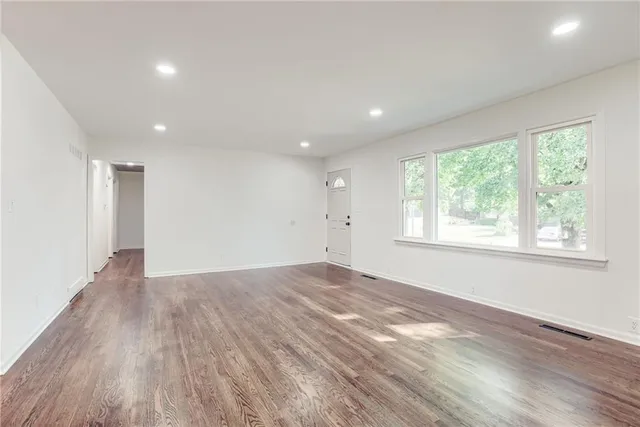 $379,000 | 3320 North Mohawk Lane, Kansas City, MO 64116