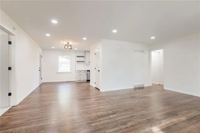 $379,000 | 3320 North Mohawk Lane, Kansas City, MO 64116