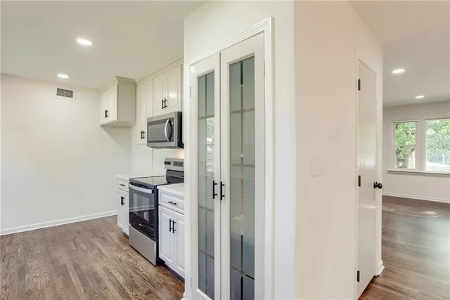 $379,000 | 3320 North Mohawk Lane, Kansas City, MO 64116