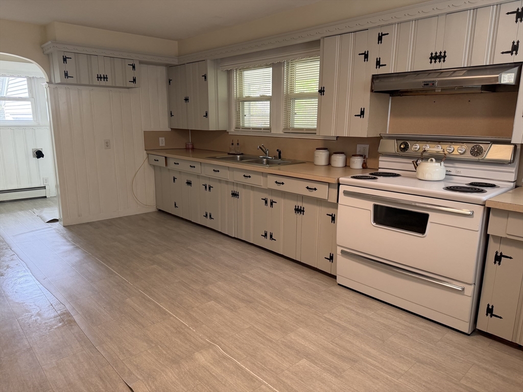 33 Highland Street Webster, MA 01570 - Photo 10 of 42