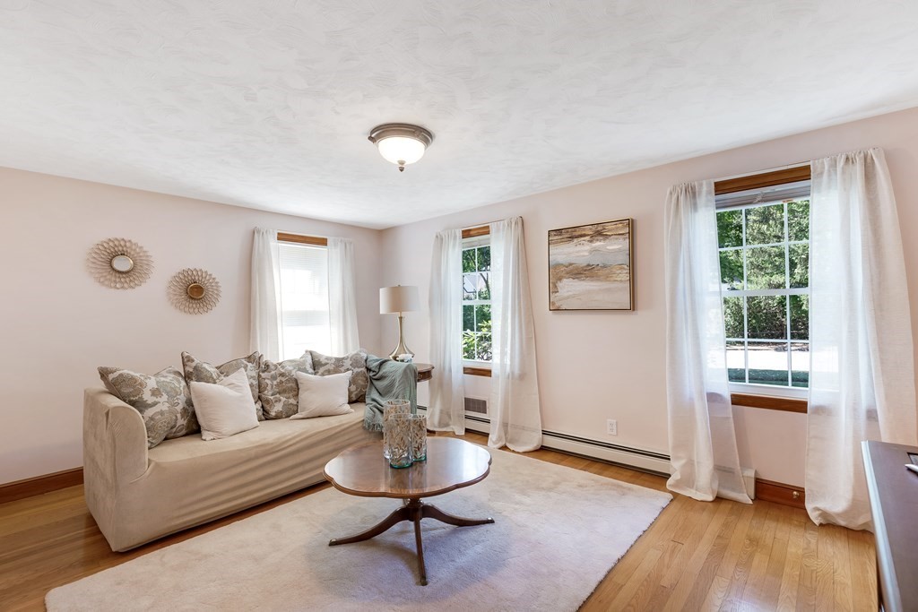8 Locksley Road Lynnfield, MA 01940 - Photo 12 of 29 Gallery Image 12