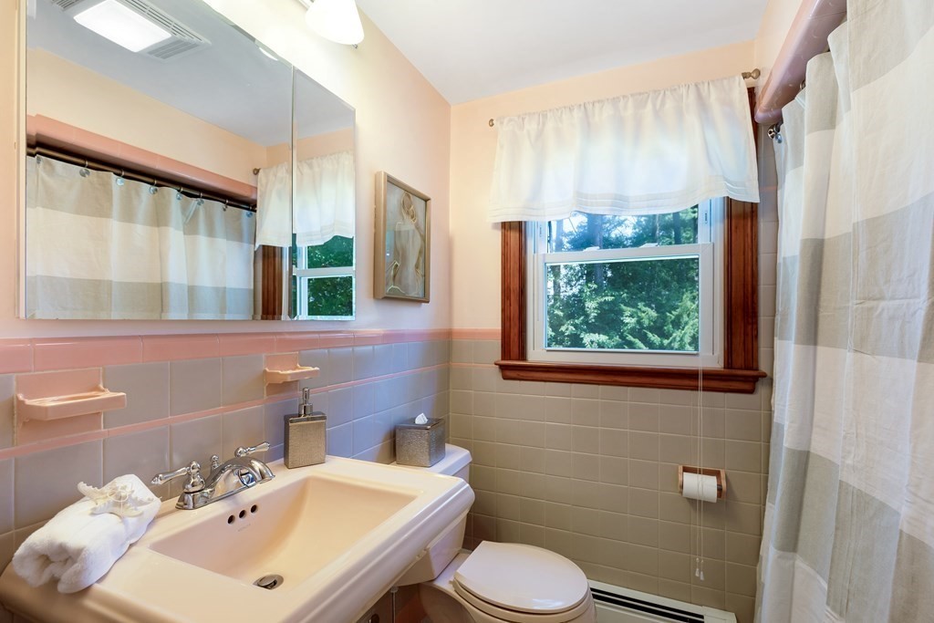 8 Locksley Road Lynnfield, MA 01940 - Photo 13 of 29 Gallery Image 13