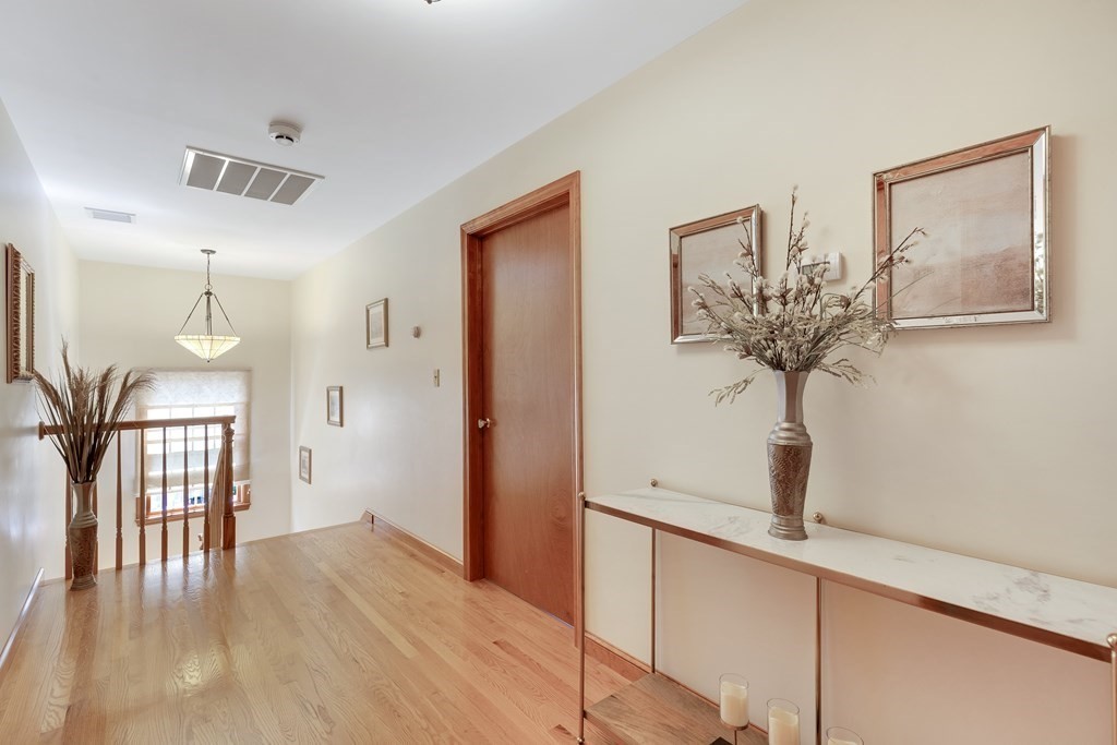 8 Locksley Road Lynnfield, MA 01940 - Photo 14 of 29 Gallery Image 14