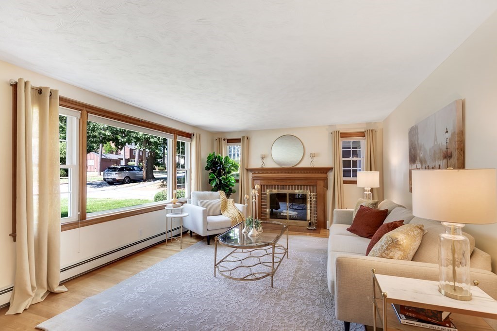 8 Locksley Road Lynnfield, MA 01940 - Photo 9 of 29 Gallery Image 9