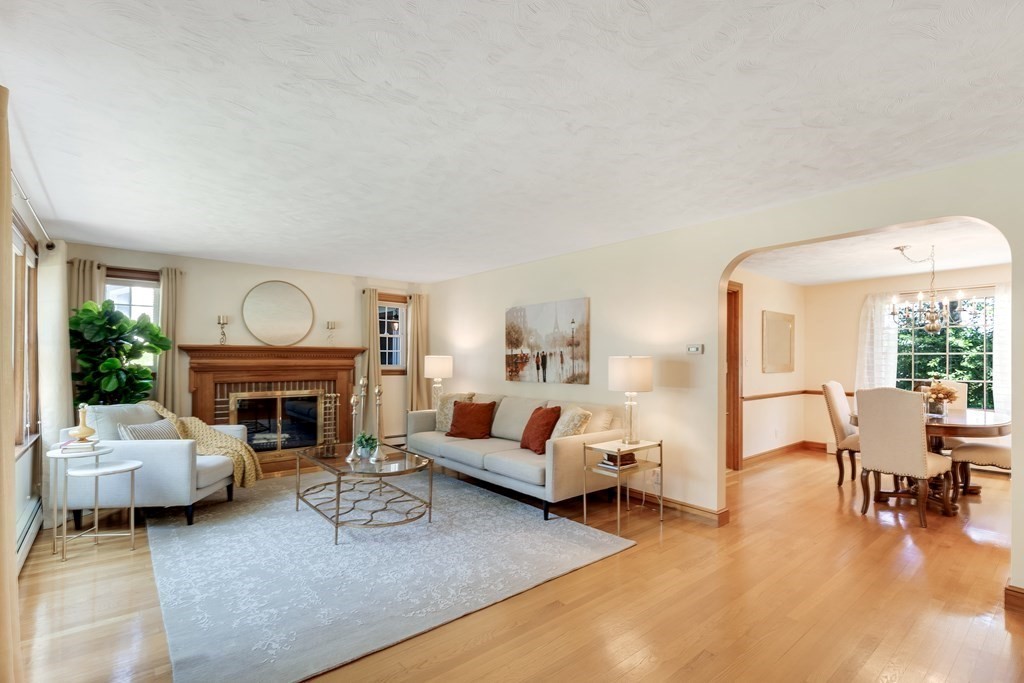 8 Locksley Road Lynnfield, MA 01940 - Photo 10 of 29 Gallery Image 10