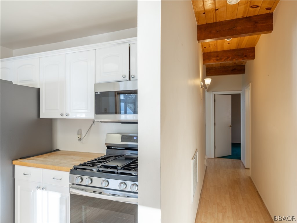 136 Round Drive Big Bear Lake, CA 92315 - Photo 17 of 45 a kitchen with a stove and a microwave