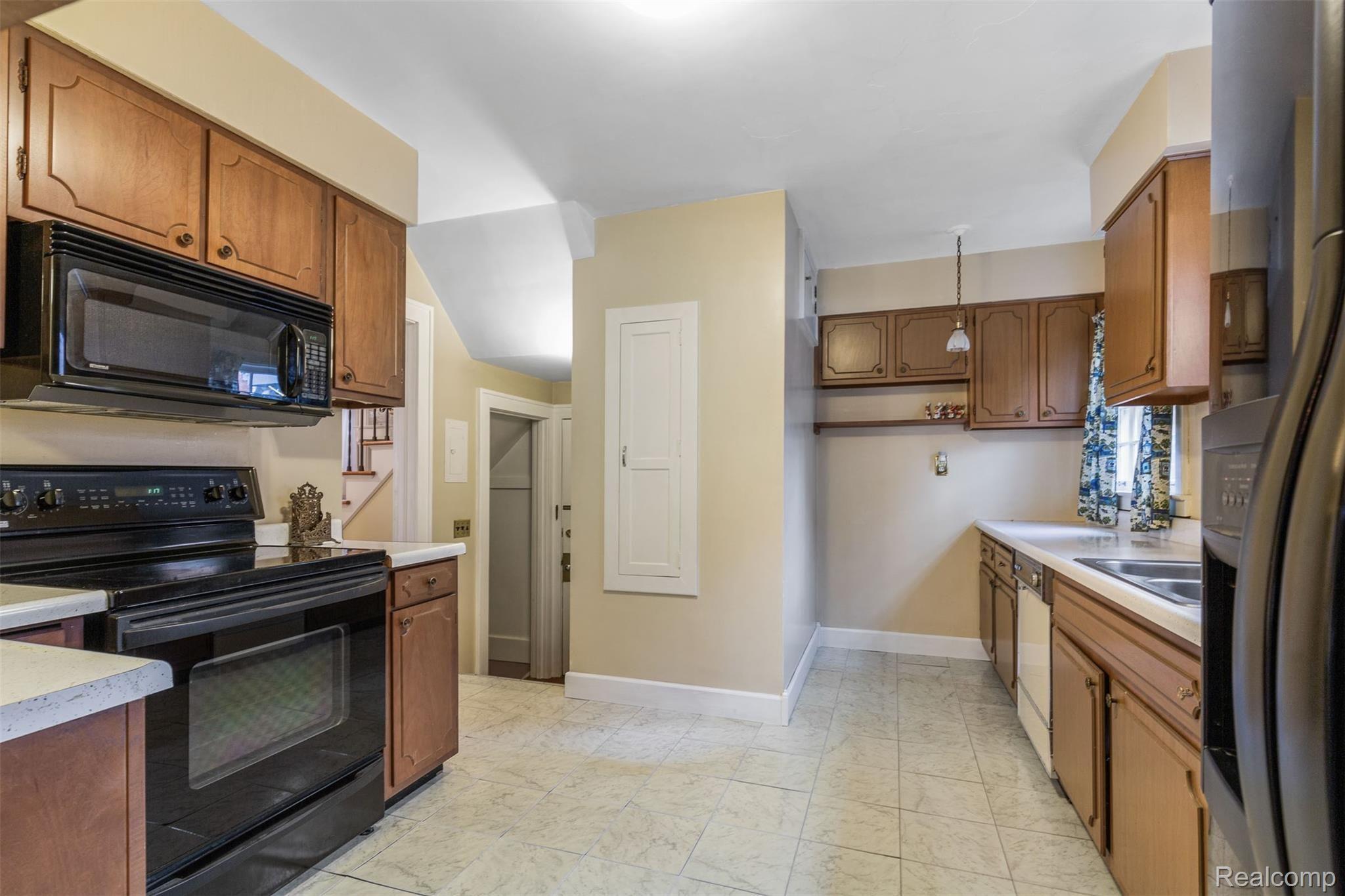 359 South Adams Road Birmingham, MI 48009 - Photo 11 of 36 592A1906.jpg