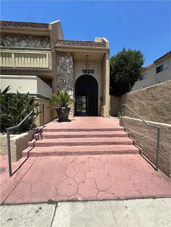 $499,999 | 1620 North San Fernando Boulevard, Burbank, CA 91504