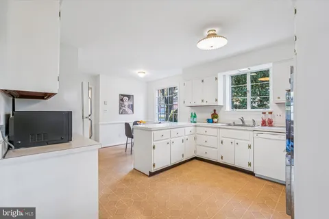 $975,000 | 11914 Goya Drive, Potomac, MD 20854