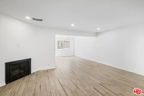 $599,000 | 18333 Hatteras Street, Unit 77, Tarzana, CA 91356