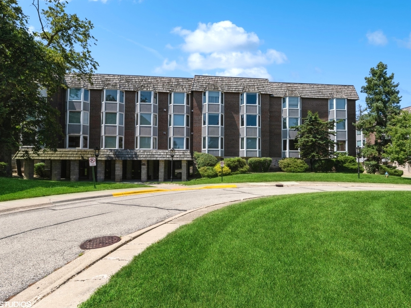 2600 Windsor Mall, Unit 2F Park Ridge, IL 60068 - Photo 1 of 20 Gallery Image 1