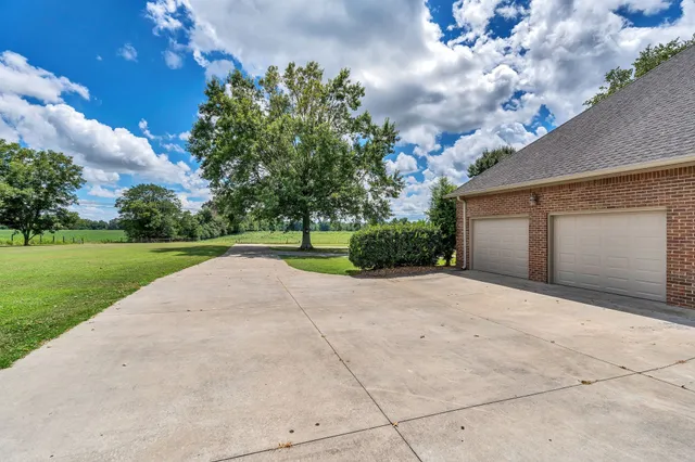 a view of house with a big yard