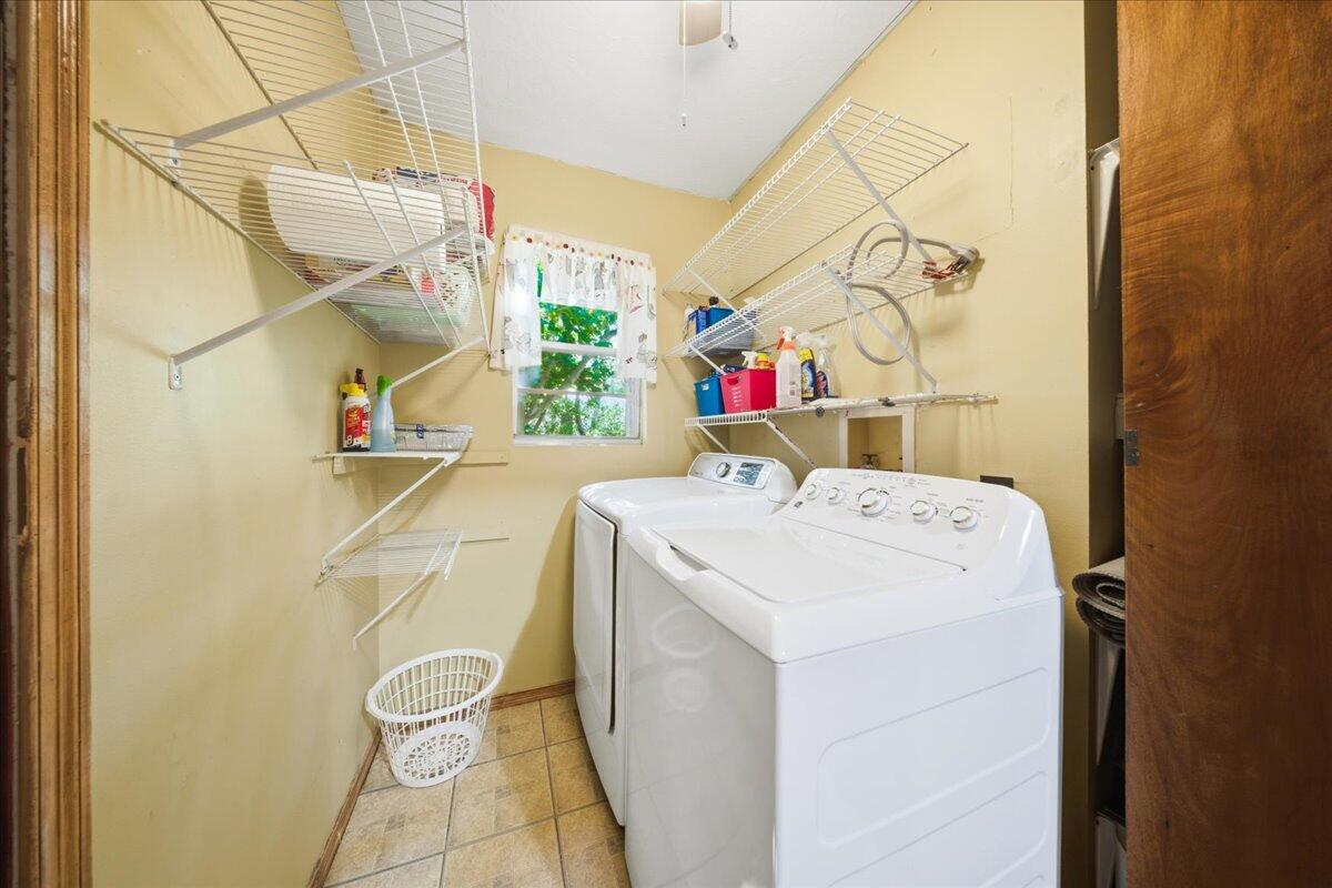 22 Stirrup Key Road Marathon, FL 33050 - Photo 27 of 48 a utility room with dryer and washer