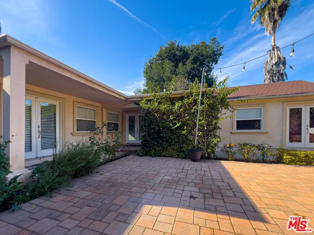$4,445 | 15426 Camarillo Street, Sherman Oaks, CA 91403